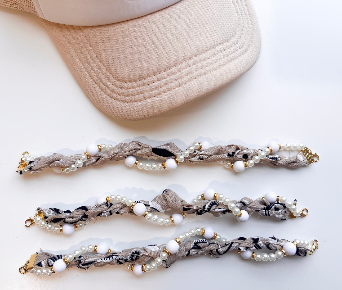 Tan Twist Bandana Trucker Hat Chain White/Pearl